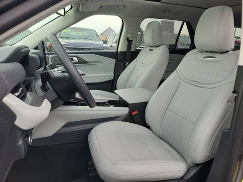 Used 2026 Ford Explorer Platinum w/ LUX Leather Package AWD/4WD image 21