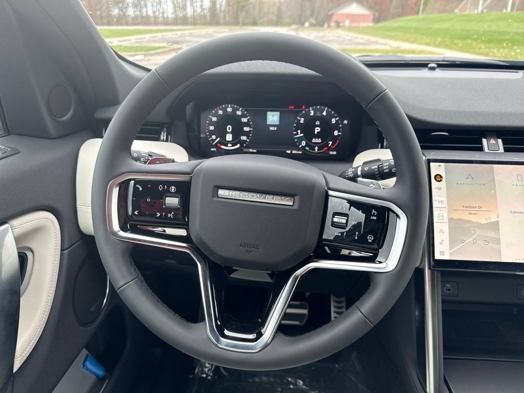 Used 2025 Land Rover Discovery Sport Dynamic SE AWD/4WD image 19