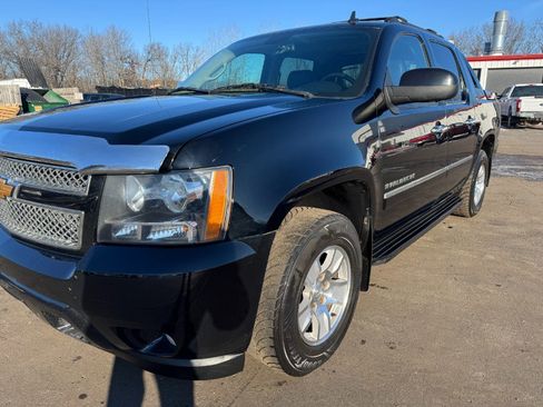 Used 2012 Chevrolet Avalanche LTZ image 9