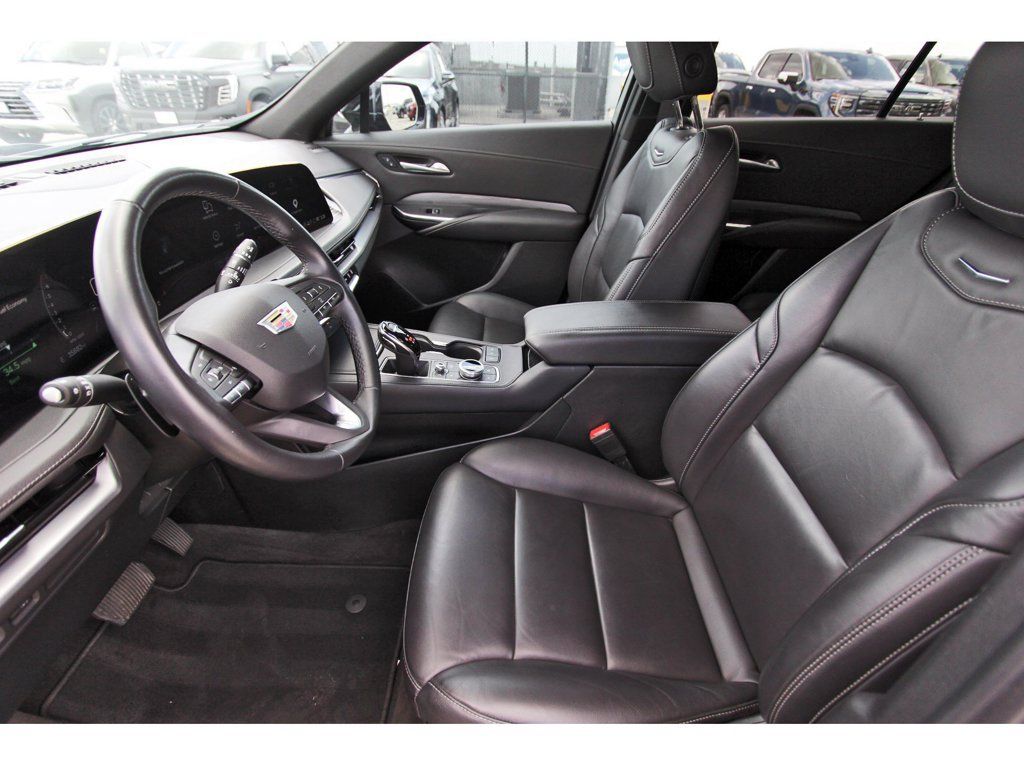 Used 2025 Cadillac XT4 Premium Luxury FWD image 6