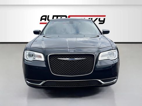 Used 2023 Chrysler 300 Touring RWD image 2