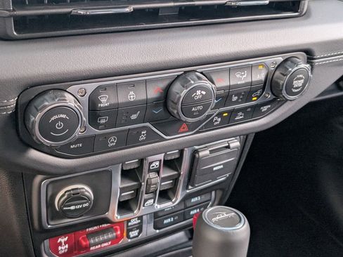 New 2026 Jeep Gladiator Rubicon image 17