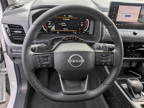 New 2025 Nissan Rogue SL w/ Tech Package AWD/4WD image 10