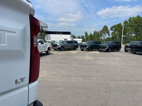 Used 2023 Chevrolet Silverado 1500 LT image 31