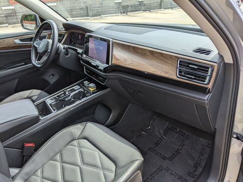 Certified 2024 Volkswagen Atlas SE FWD image 20