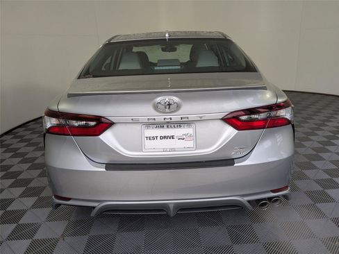 Certified 2022 Toyota Camry SE image 6