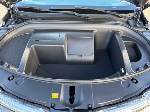 New 2025 VinFast VF 8 Eco image 8