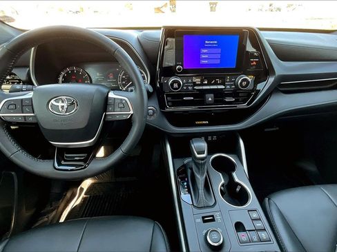 Used 2023 Toyota Highlander XSE image 12