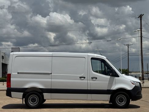 Used 2025 Mercedes-Benz Sprinter 2500 image 3