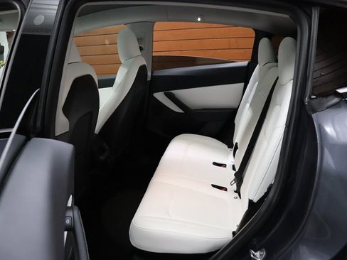 Used 2021 Tesla Model Y Long Range image 27