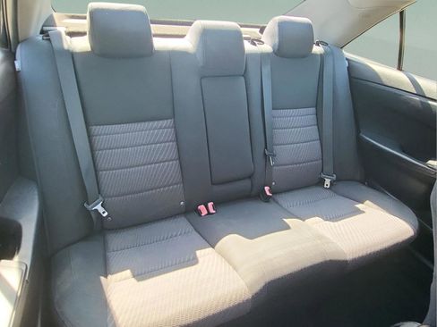 Used 2016 Toyota Camry LE image 18