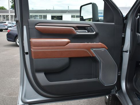 Used 2024 GMC Sierra 3500 Denali Ultimate AWD/4WD image 12