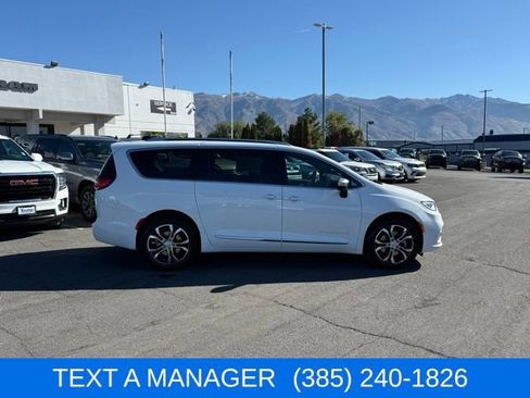 New 2026 Chrysler Pacifica Pinnacle image 5