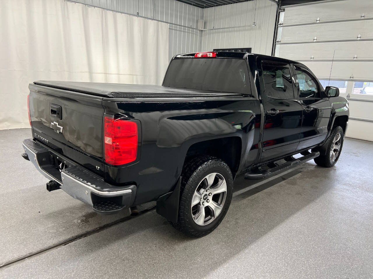 Used 2017 Chevrolet Silverado 1500 LT w/ All Star Edition AWD/4WD image 4