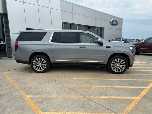 Used 2024 GMC Yukon XL Denali AWD/4WD image 9