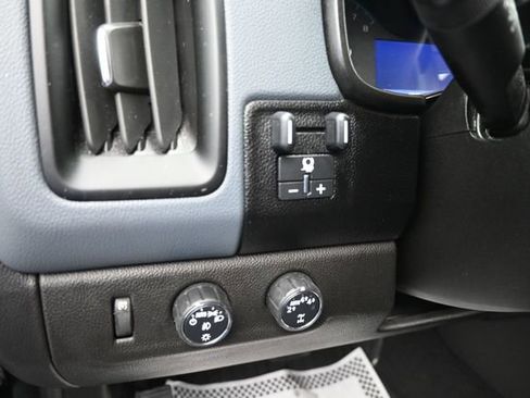 Used 2021 Chevrolet Colorado Z71 w/ Z71 Midnight Edition AWD/4WD image 13