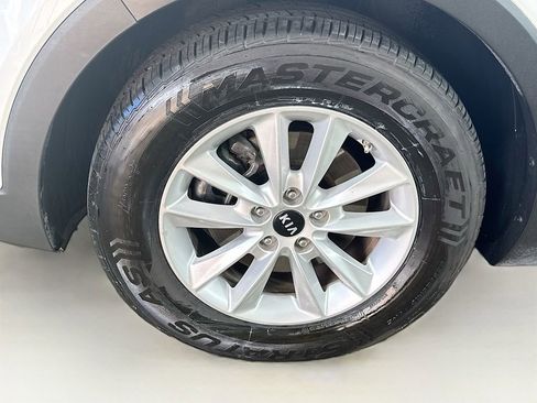 Used 2019 Kia Sorento LX image 38