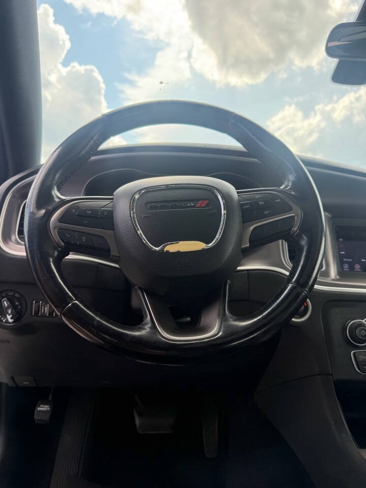Used 2019 Dodge Charger SXT w/ Leather Interior Group RWD image 19