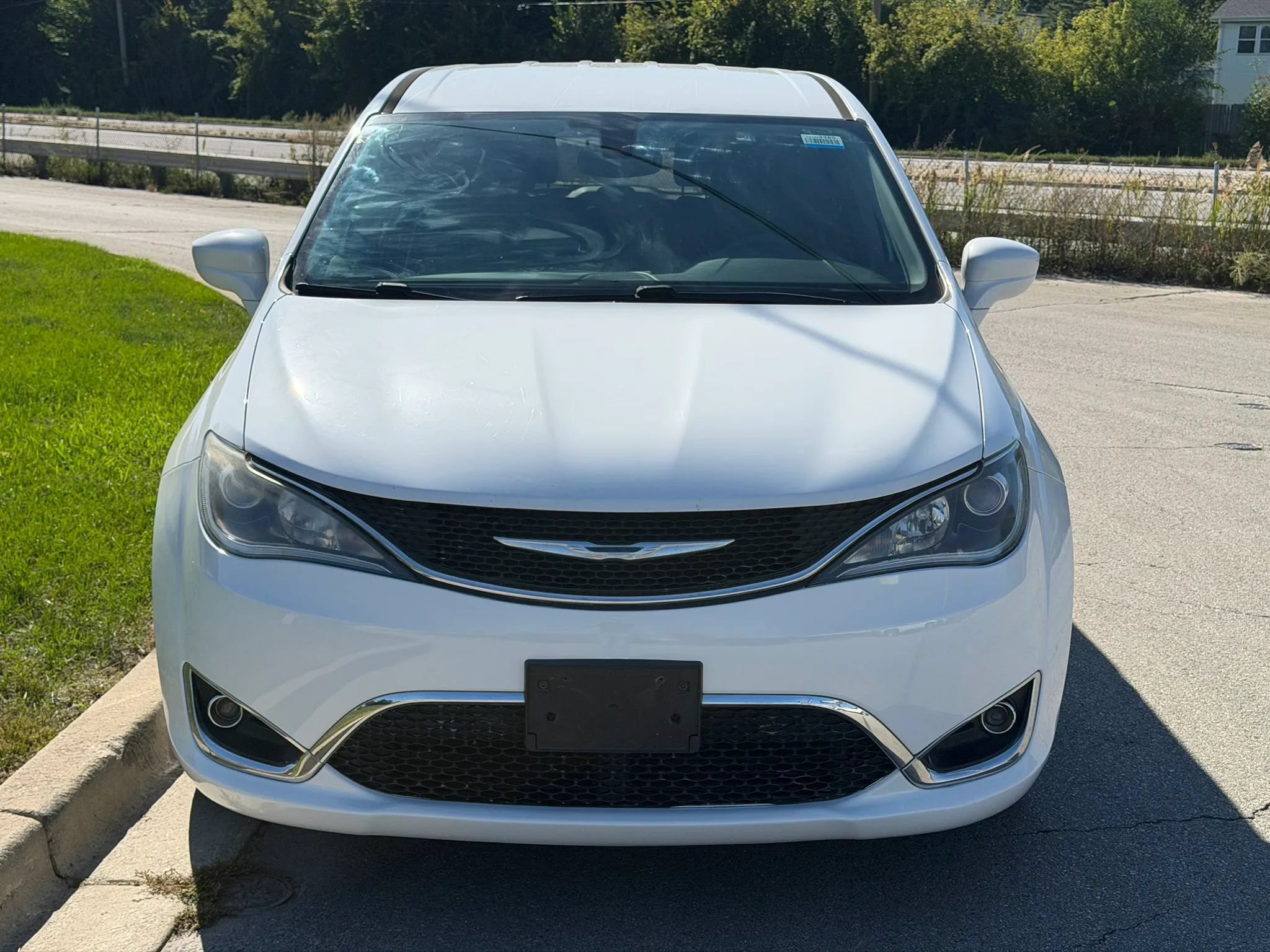 Used 2018 Chrysler Pacifica Touring Plus FWD image 8