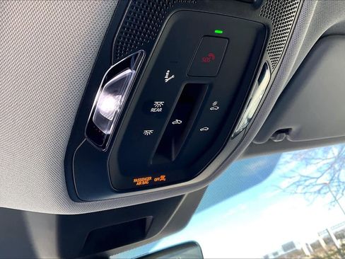 Used 2025 Audi Q5 Premium w/ Convenience Package image 33