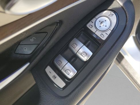 Used 2020 Mercedes-Benz GLC 300 4MATIC image 13