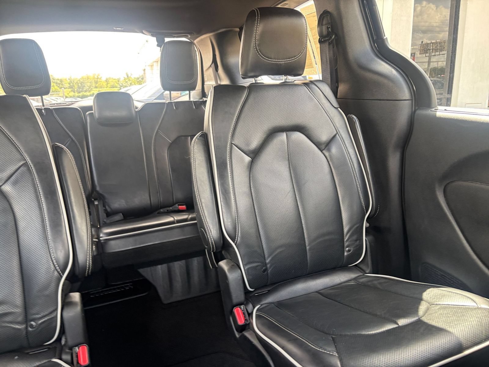 Used 2025 Chrysler Pacifica Limited FWD image 41