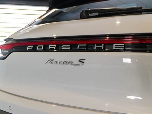 Certified 2023 Porsche Macan S AWD/4WD image 14