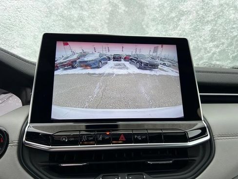 Used 2025 Jeep Compass Limited image 18