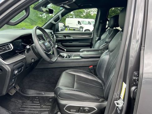 Used 2022 Jeep Wagoneer Series III w/ Flexible Seating Group AWD/4WD image 3