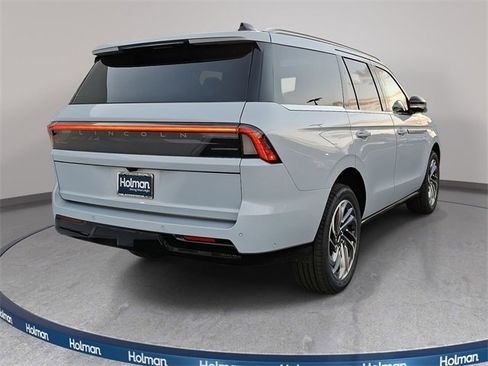 New 2025 Lincoln Navigator Reserve image 5
