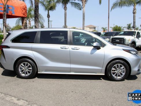 Used 2023 Toyota Sienna XLE image 12