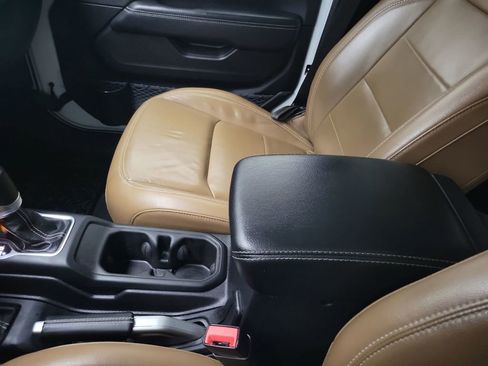 Used 2020 Jeep Wrangler Unlimited Sahara image 27