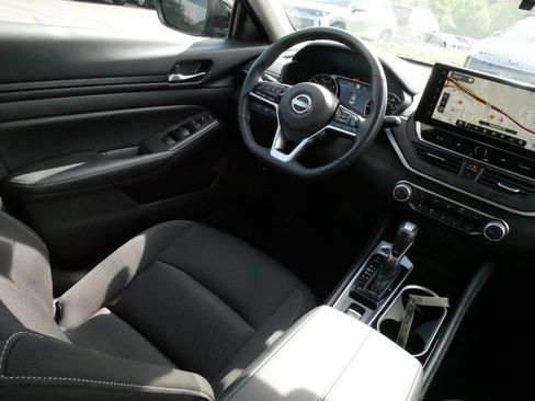 Used 2024 Nissan Altima 2.5 SV w/ SV Premium Package AWD/4WD image 10