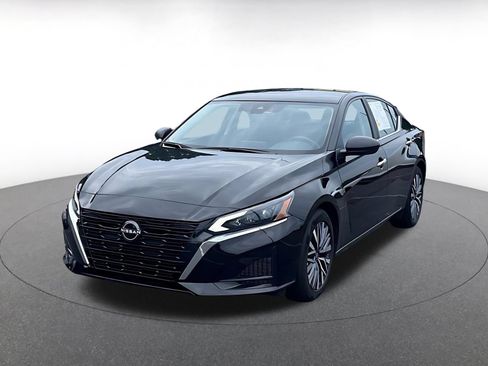 Used 2025 Nissan Altima 2.5 SV FWD image 15