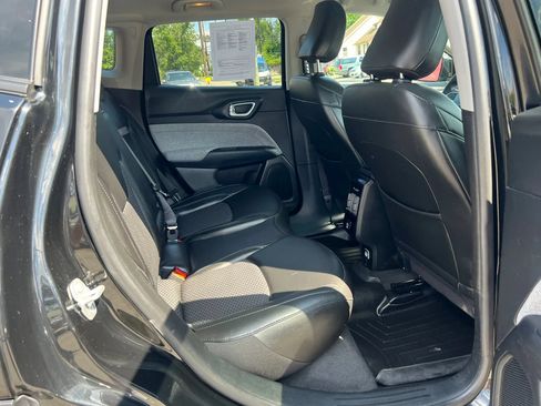 Used 2022 Jeep Compass Latitude AWD/4WD image 29