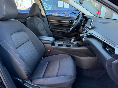 Used 2025 Nissan Altima 2.5 SV image 36