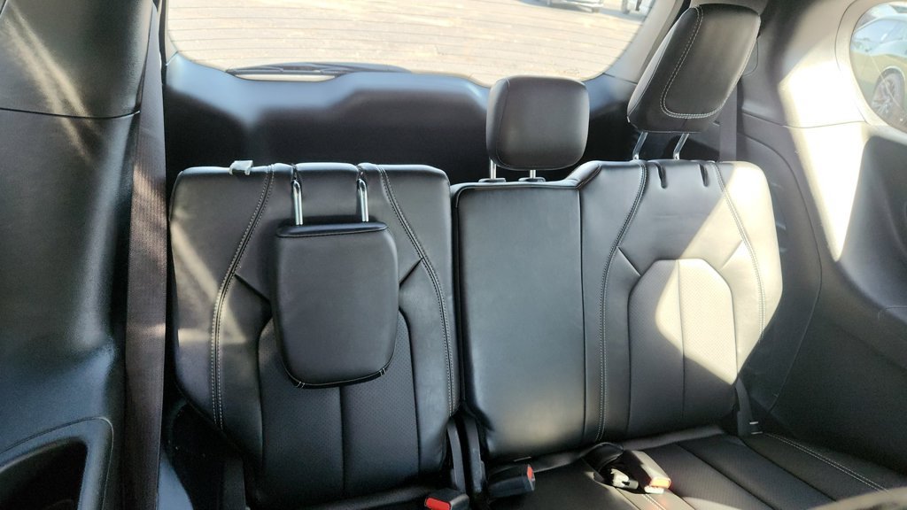 Used 2025 Chrysler Pacifica Select FWD image 13