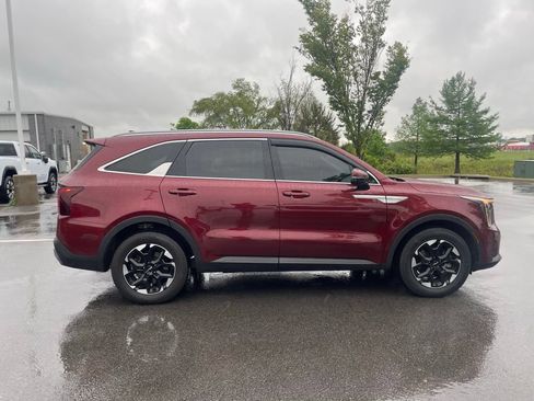 Certified 2025 Kia Sorento S FWD image 8