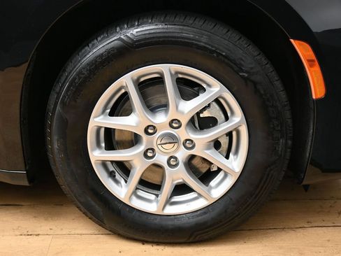 Used 2025 Chrysler Pacifica Select FWD image 15