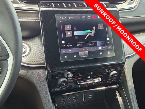 Used 2024 Jeep Grand Cherokee Altitude AWD/4WD image 18