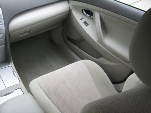 Used 2011 Toyota Camry LE image 13