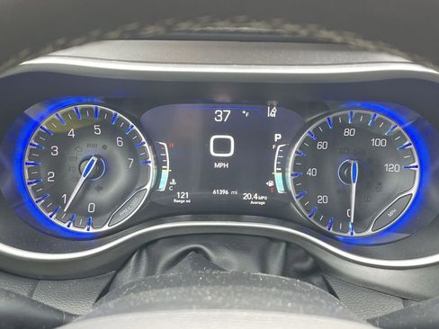 Used 2024 Chrysler Pacifica Touring-L FWD image 32