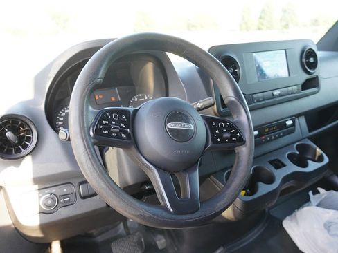 Used 2020 Freightliner Sprinter 2500 RWD image 12