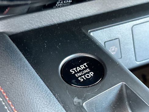 Used 2025 Nissan Kicks SR image 15