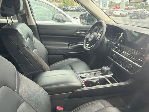 Used 2024 Nissan Pathfinder SL w/ SL Premium Package AWD/4WD image 5