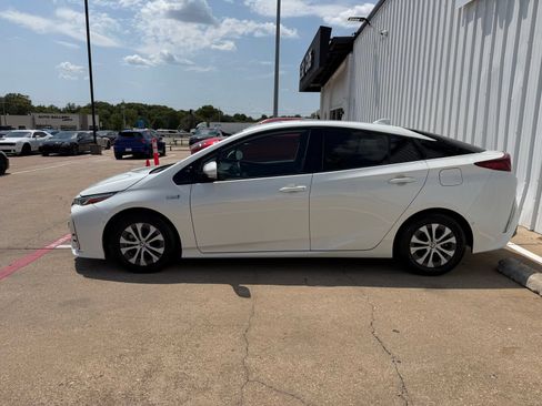 Used 2020 Toyota Prius Prime Limited FWD image 3