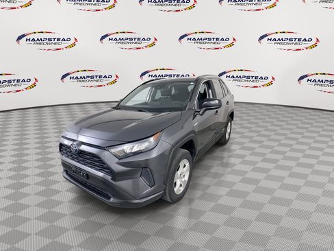 Used 2021 Toyota RAV4 LE AWD/4WD image 4