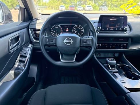Used 2025 Nissan Rogue S FWD image 13