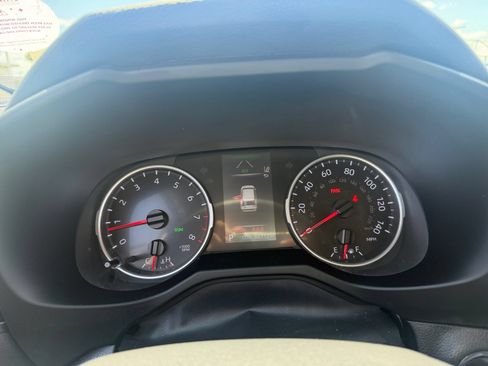 Used 2021 Toyota RAV4 XLE FWD image 22