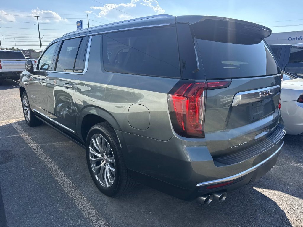 Used 2023 GMC Yukon XL Denali w/ Denali Reserve Package RWD image 11